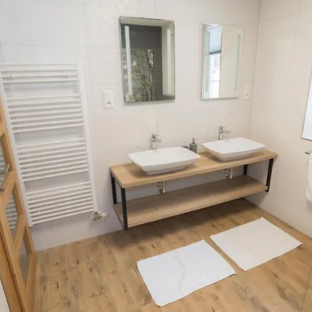 Pod Bukom Apartmanhotel *